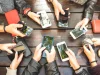 Запрет на телефоны в школах Нью-Йорка приводит к неожиданному результату: дети начинают общаться друг с другом